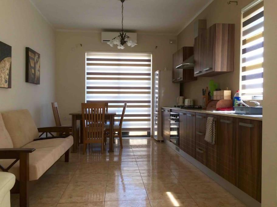 May Flower: Modern Flat Close To Airport/Bus Stops Tarxien Ngoại thất bức ảnh
