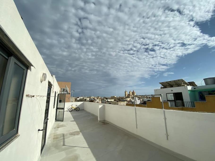 May Flower: Modern Flat Close To Airport/Bus Stops Tarxien Ngoại thất bức ảnh