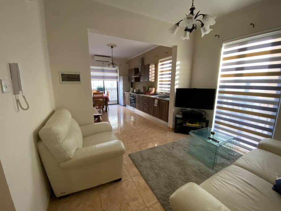 May Flower: Modern Flat Close To Airport/Bus Stops Tarxien Ngoại thất bức ảnh