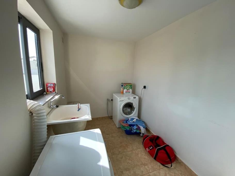 May Flower: Modern Flat Close To Airport/Bus Stops Tarxien Ngoại thất bức ảnh