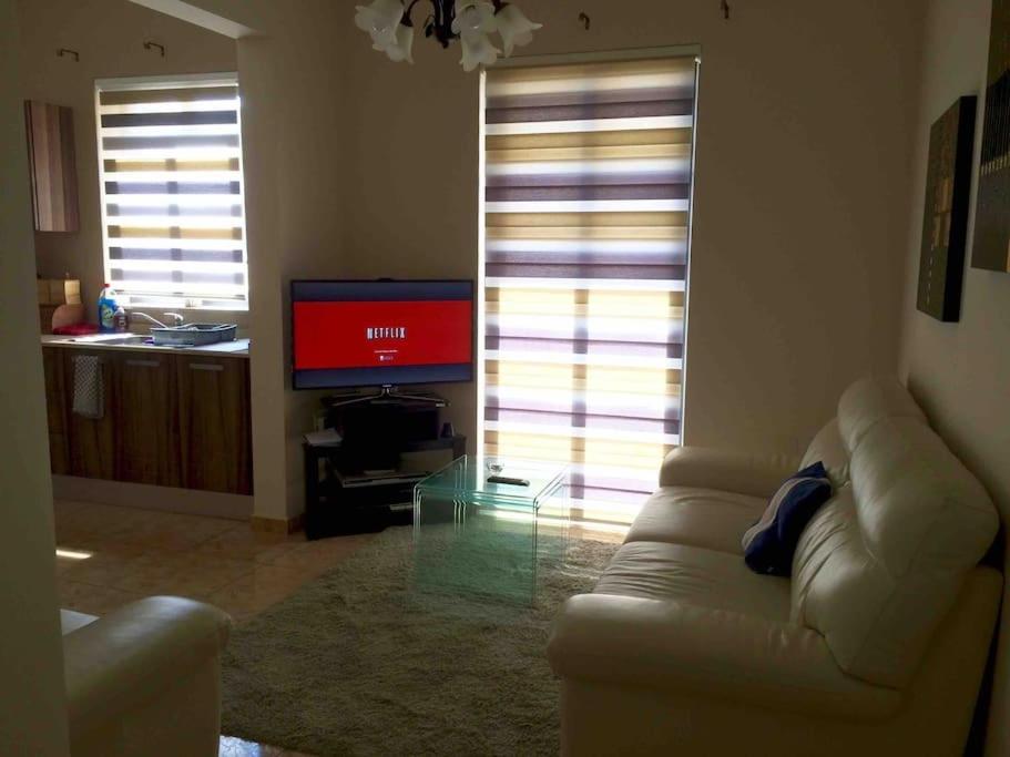May Flower: Modern Flat Close To Airport/Bus Stops Tarxien Ngoại thất bức ảnh