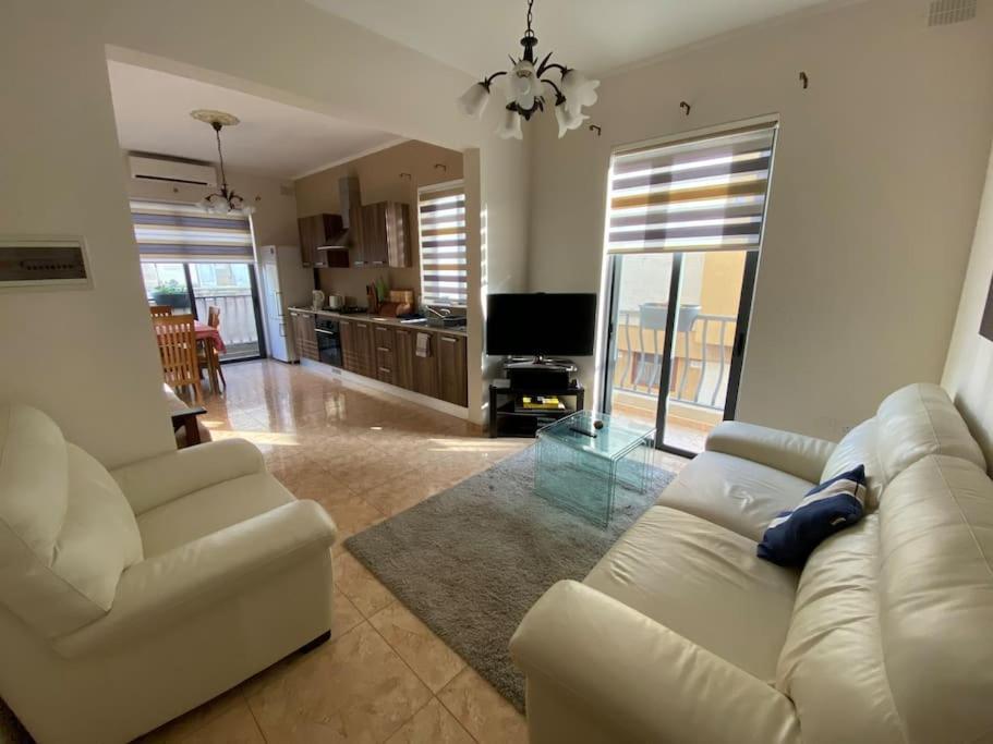 May Flower: Modern Flat Close To Airport/Bus Stops Tarxien Ngoại thất bức ảnh